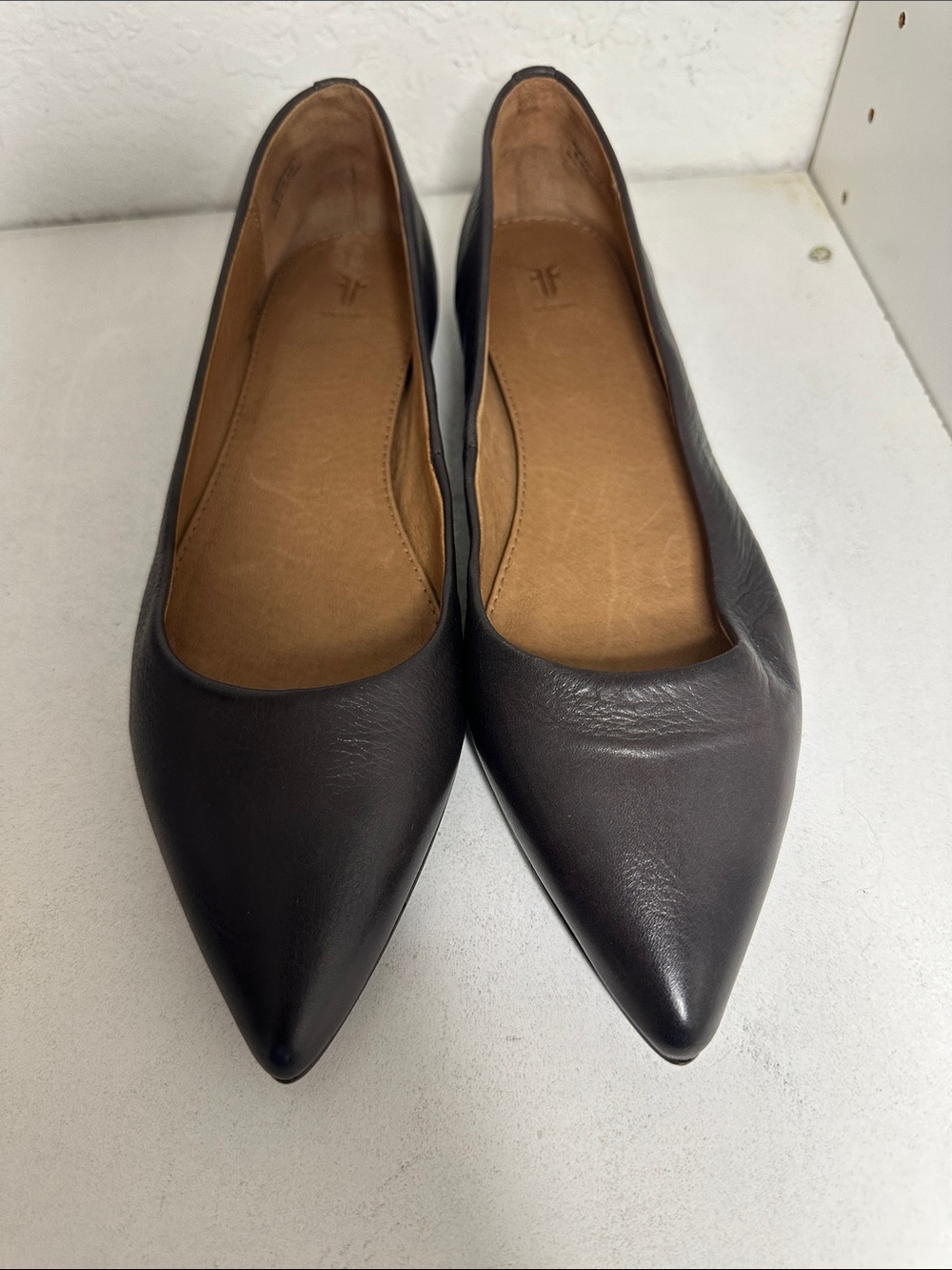 Frye Classic Pointed-Toe Leather Flats in Grey